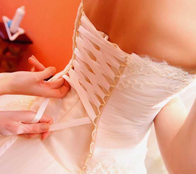 Как самой зашнуровать свадебное платье
