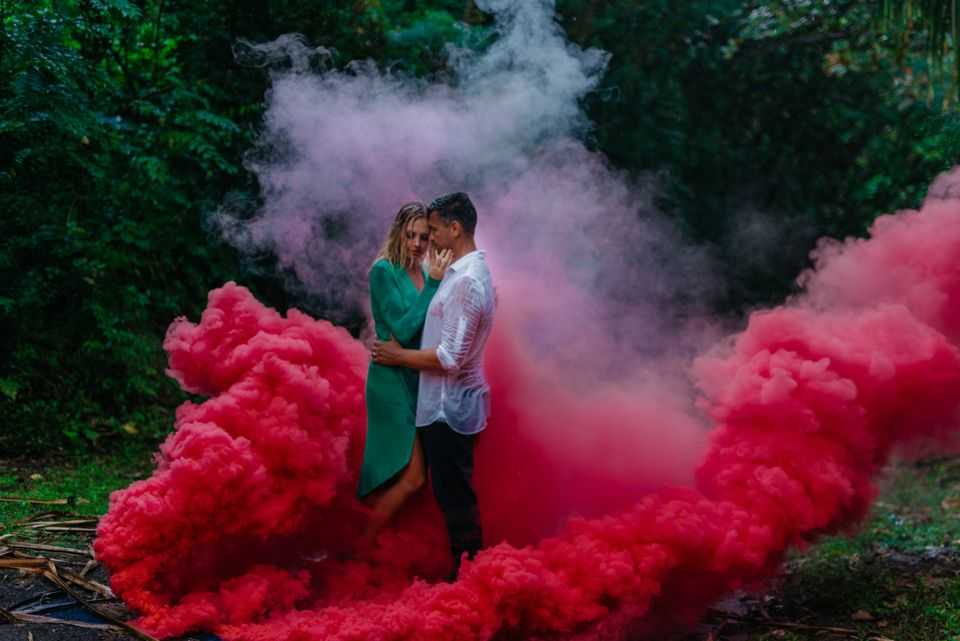 Фотосессия love story с цветным дымом: 24 идей 2021 года на невеста.info