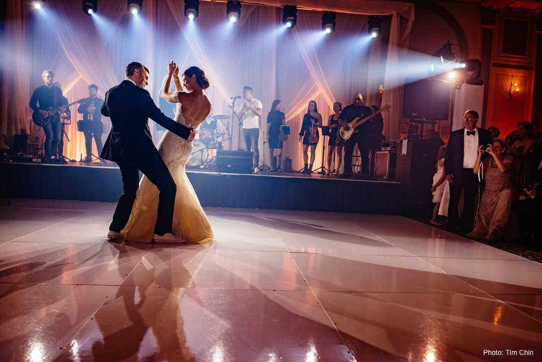 Как поставить простой свадебный танец?