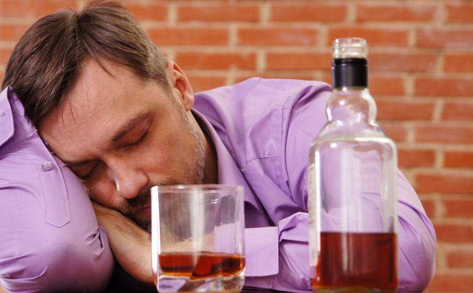 Муж пьет каждый день.  что делать жене алкоголика? советы психолога