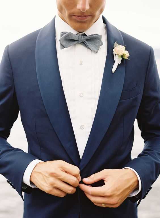 Синий свадебный костюм для жениха: модные фасоны, оттенки и аксессуары