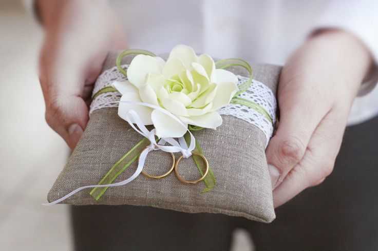 Подушечка для колец на свадьбу своими руками: как сшить самостоятельно, подбор материалов