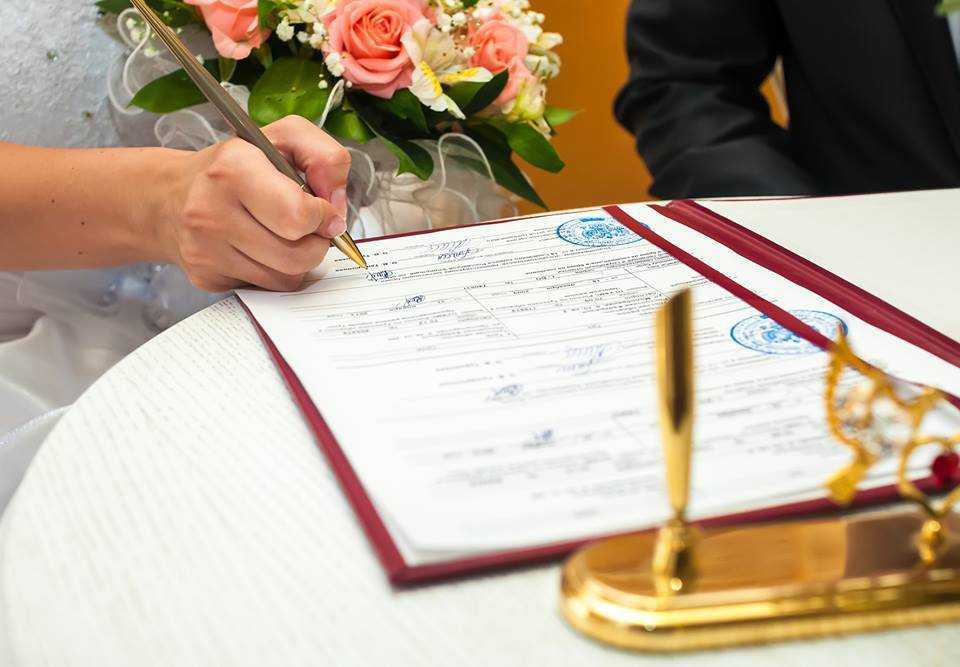 Торжественная регистрация брака в загсе: как поэтапно проходит церемония, стоимость подачи документов и сколько стоит само торжество, когда разрешена видеосъемка