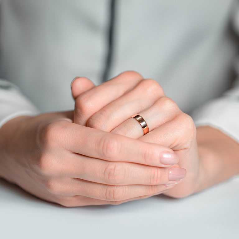 Какие должны быть обручальные кольца: приметы и суеверия