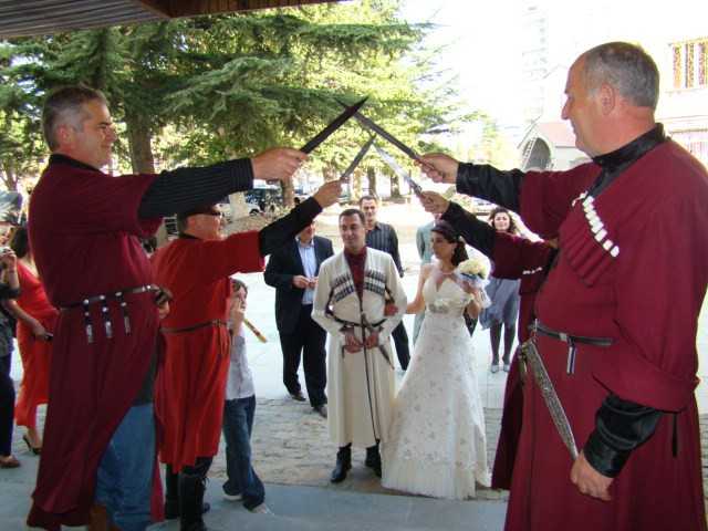 Осетинская свадьба: традиции и обычаи, национальные платья и аксессуары