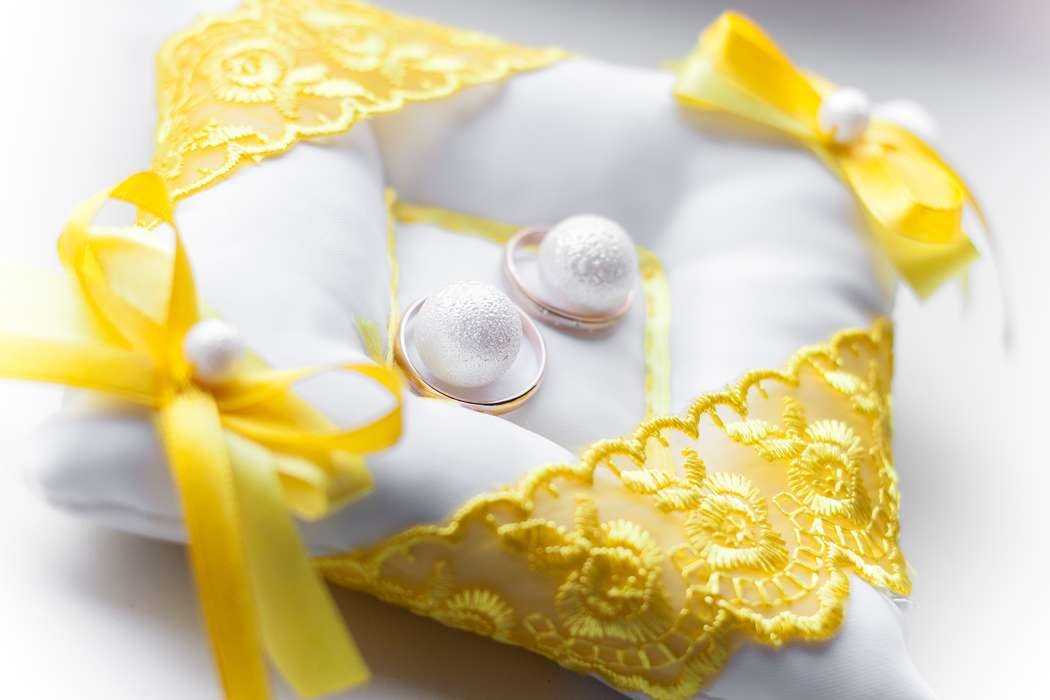 Подушечка для колец на свадьбу (23 фото): мастер-класс по изготовлению свадебной подушки своими руками. размеры и выкройки необычных изделий