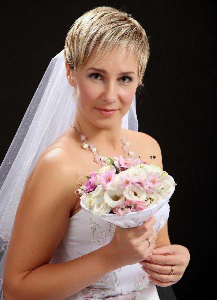 Идеи красивых свадебных причесок для коротких волос 2021